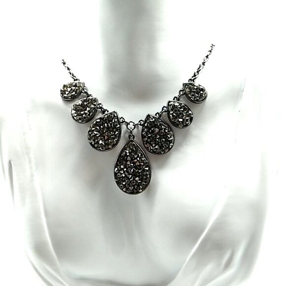 Charming Charlie Black Stone Bib Necklace On Black Gunmetal Chain - Picture 6 of 13